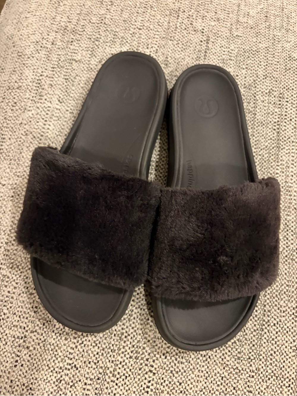 Lululemon Women's Restfeel Faux Fur Slide sandals size 10